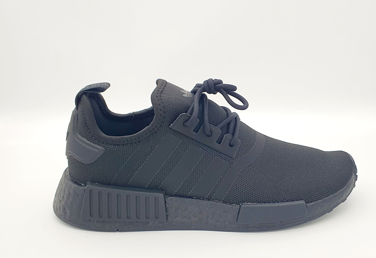 adidas NMD R1 Primeblue Triple Black Gr. EUR 41 1/3 / 26 cm