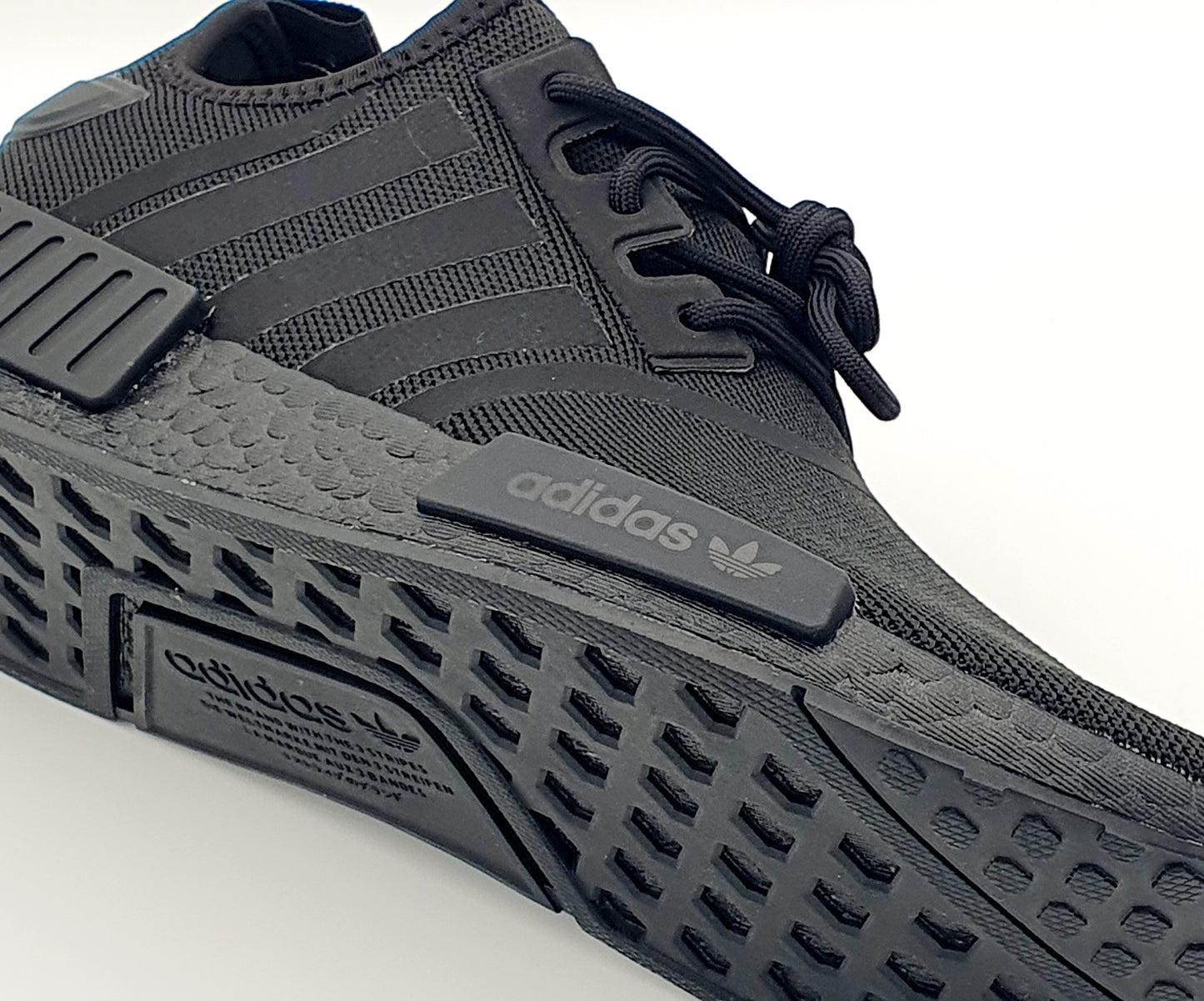 adidas NMD R1 Primeblue Triple Black Gr. EUR 41 1/3 / 26 cm