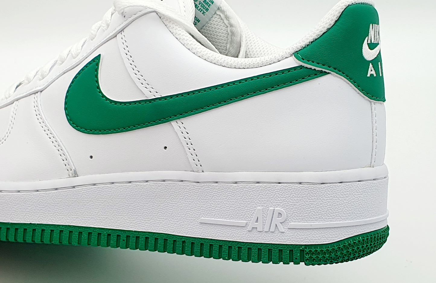 Nike Air Force 1 '07 Green Gr. EU 42.5 / 27 cm
