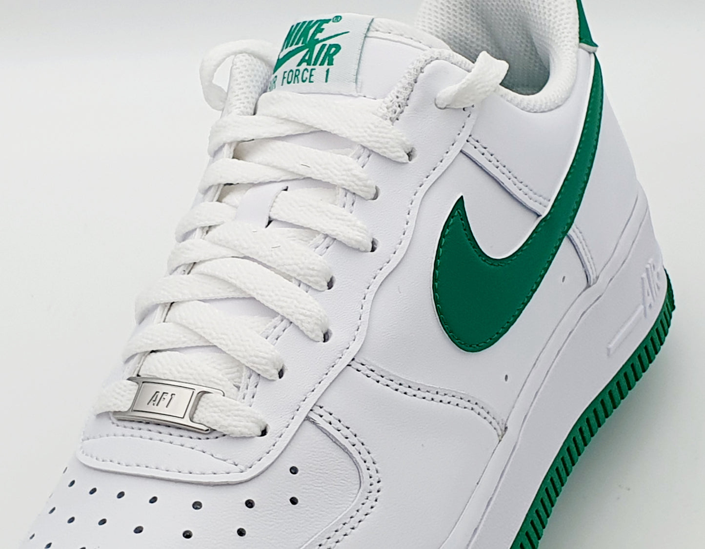 Nike Air Force 1 '07 Green Gr. EU 42.5 / 27 cm