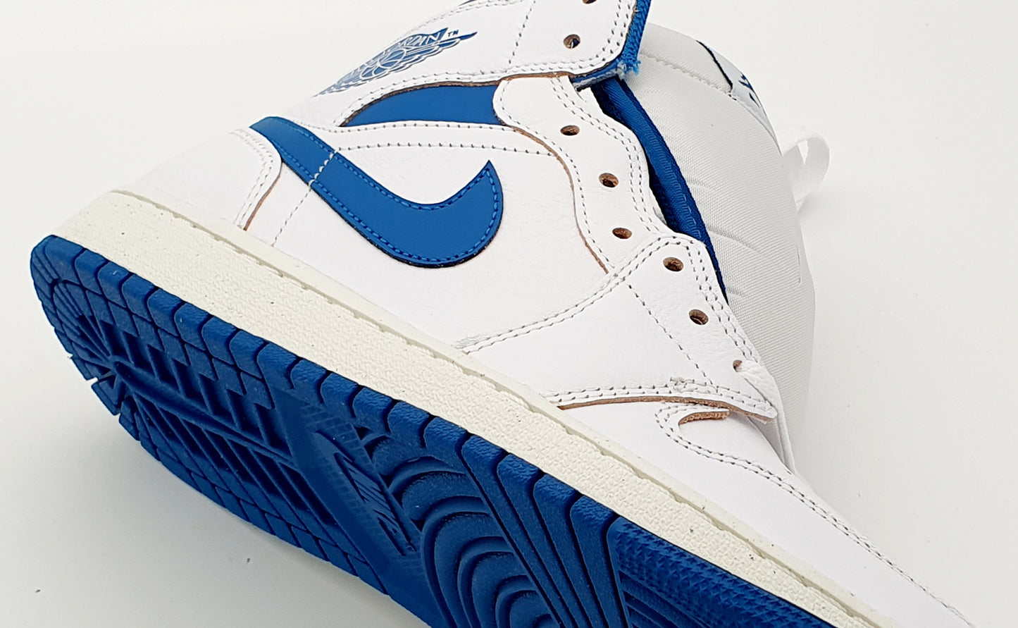 Nike Air Jordan 1 Mid White Blue