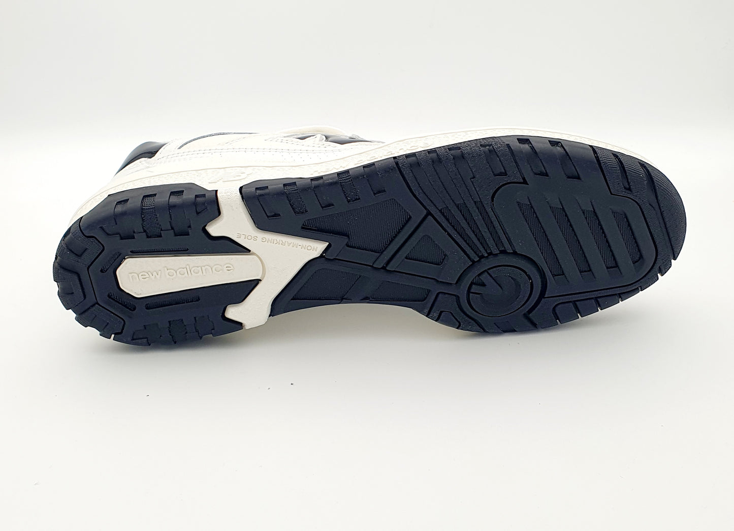 New Balance 550 Sea Salt Patent Black Gr. EU 43 27.5 cm