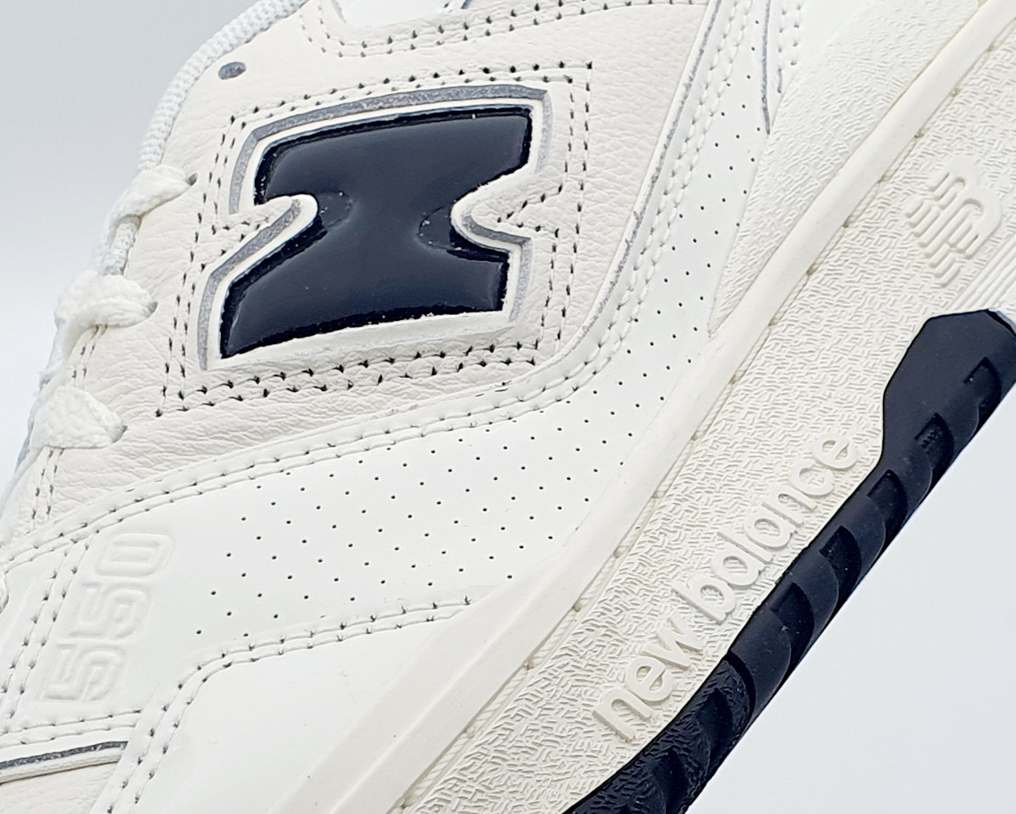 New Balance 550 Sea Salt Patent Black Gr. EU 43 27.5 cm