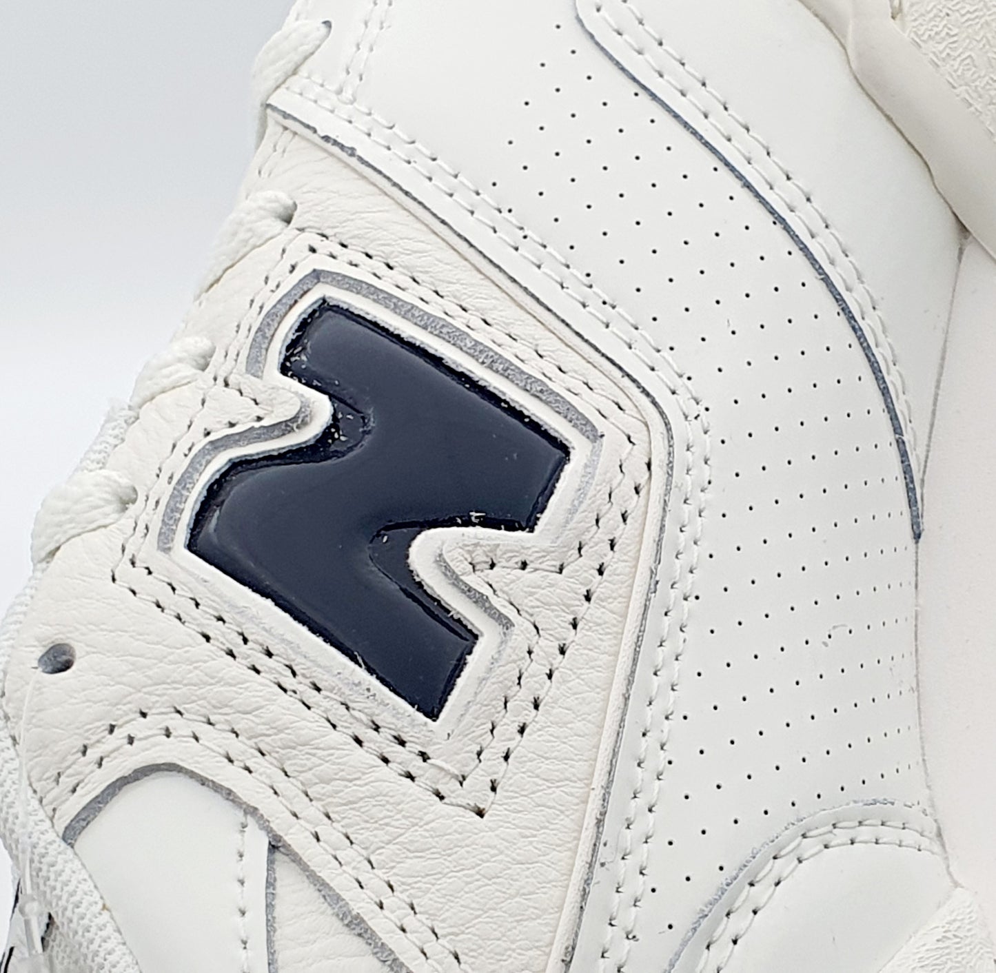 New Balance 550 Sea Salt Patent Black Gr. EU 43 27.5 cm